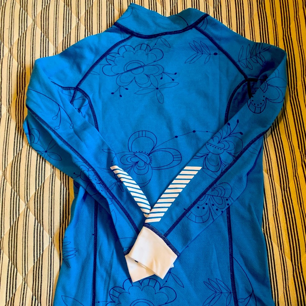 Helly Hansen 1/4 zip.  Fitted.